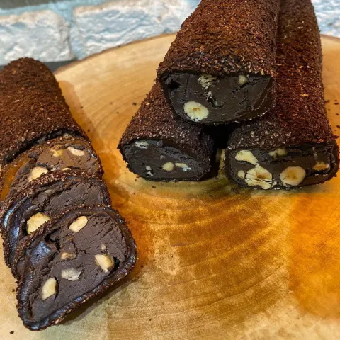 Brownie-Lokum mit Haselnüssen