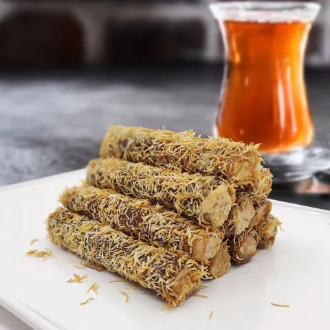 Mit Haselnuss gefüllte Kadayif-Gumushane-Rolle Pestil 1 kg